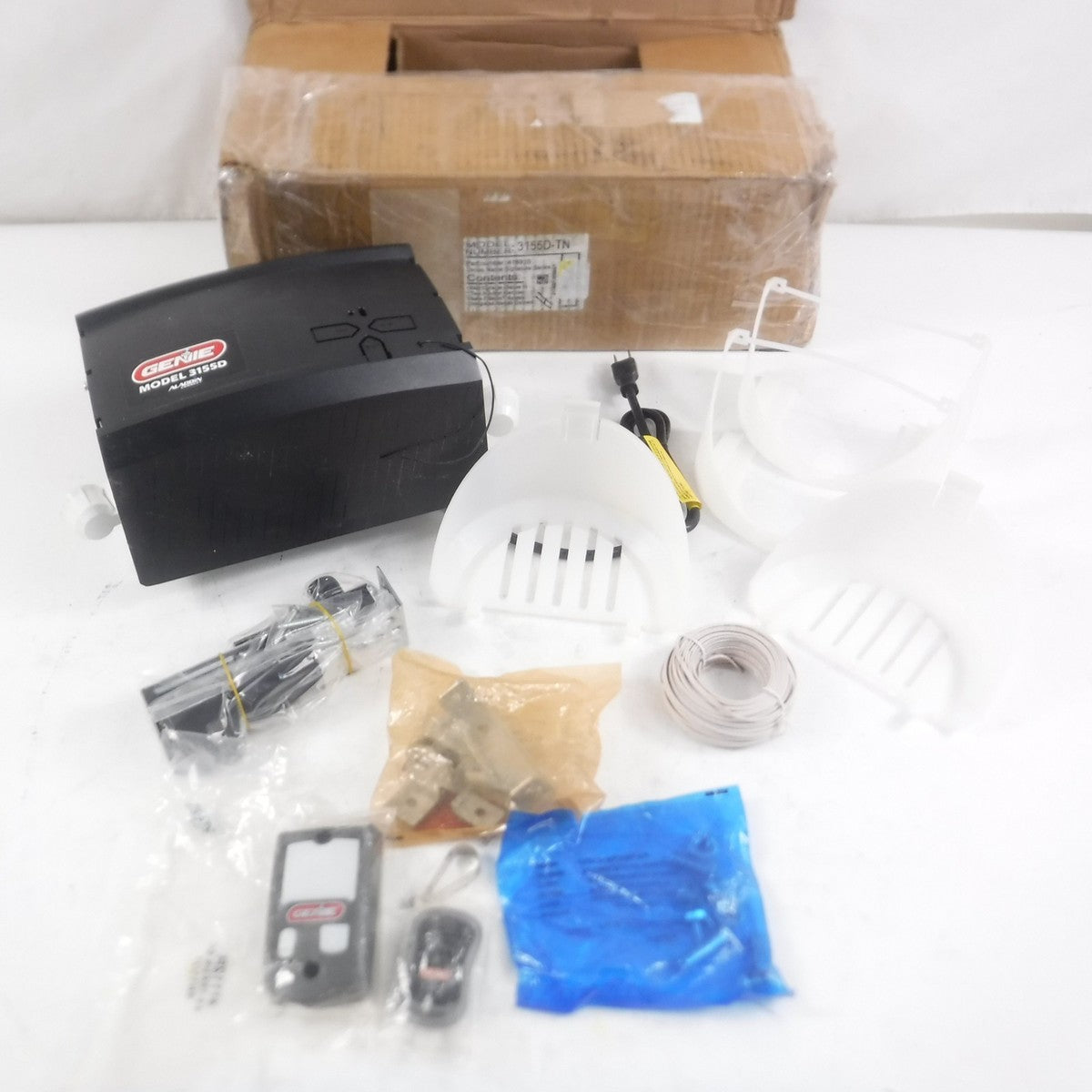 Genie Signature Series 3/4HP Belt/Chain Drive Garage Door Opener SEE DESC