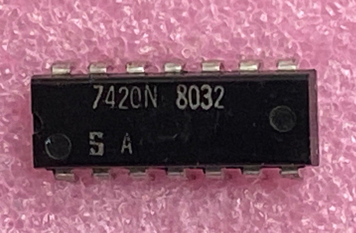 Signetics 7420N dual 4-input bipolar NAND gates Integrated Circuit