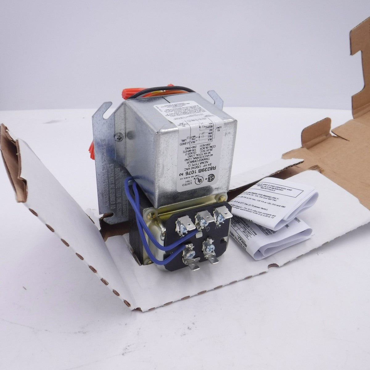 Honeywell 50V Fan Center W/DPDT Switching Action 3/4HP 3-3/32" D R8239B1076