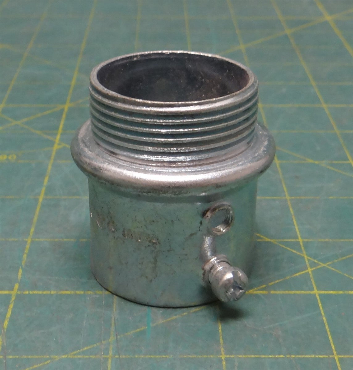 1-1/4" Straight Steel Set Screw Box Connector EMT Conduit Fitting, Incl 1 Screw