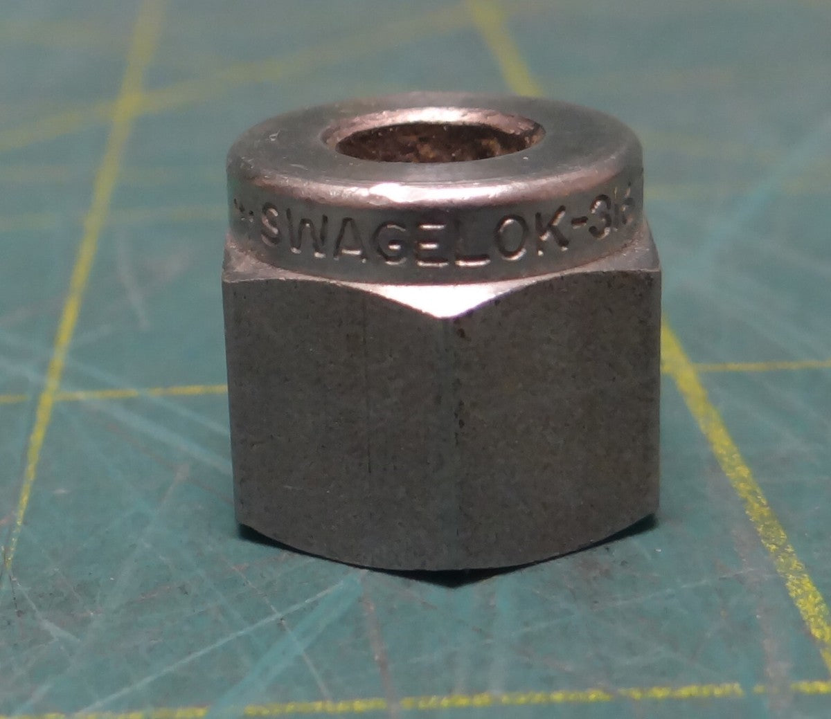 Swagelok 316 Stainless Steel Nut SS-402-1 for 1/4 in. Swagelok Tube Fitting