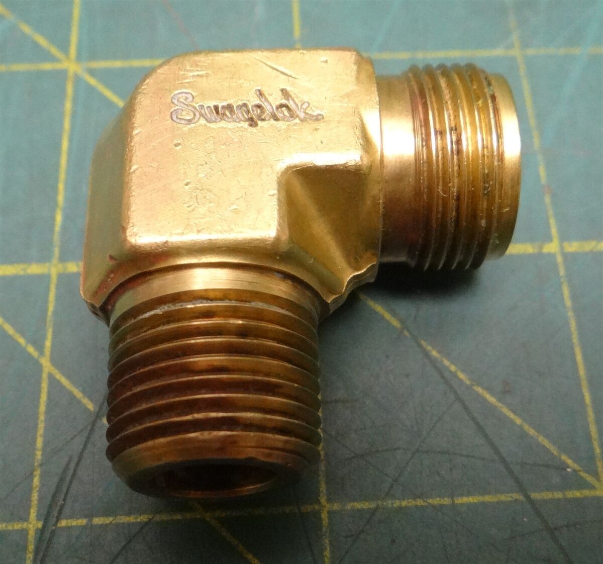 Swagelok B-810-2-6 Brass 90° Elbow 1/2" Tube OD x 3/8" Male NPT Missing Nut