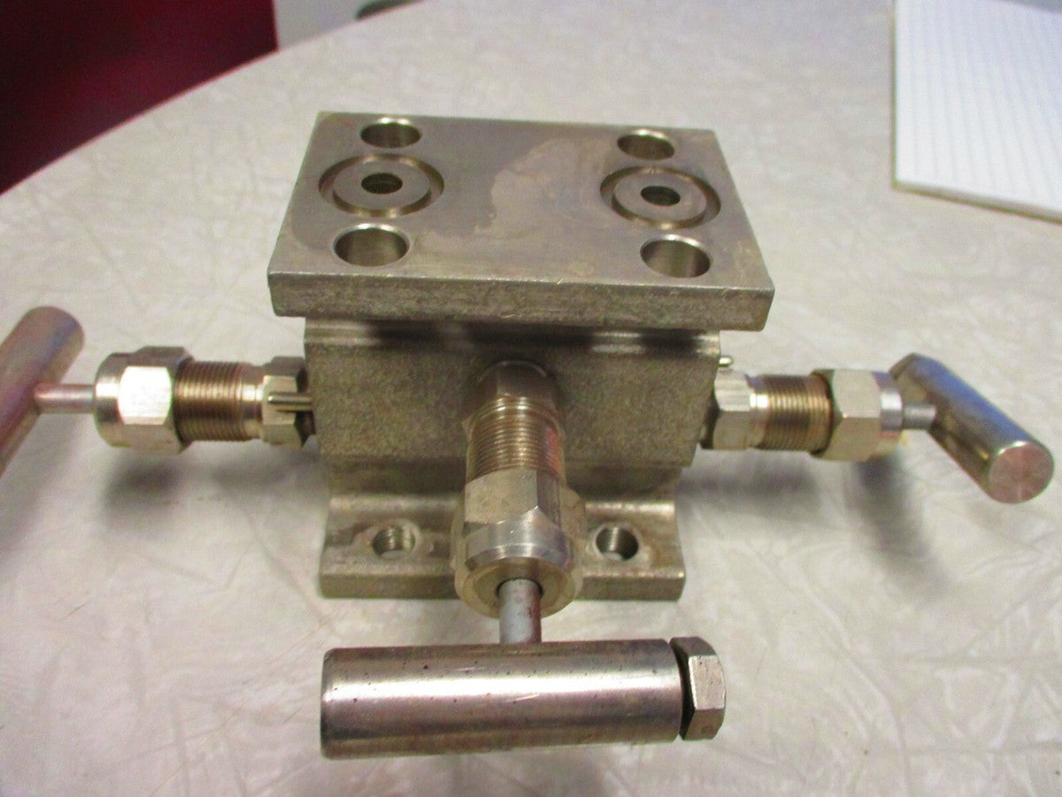 Anderson Greenwood M4AHS 3-Valve Differential Pressure Manifold M4A Series 316SS