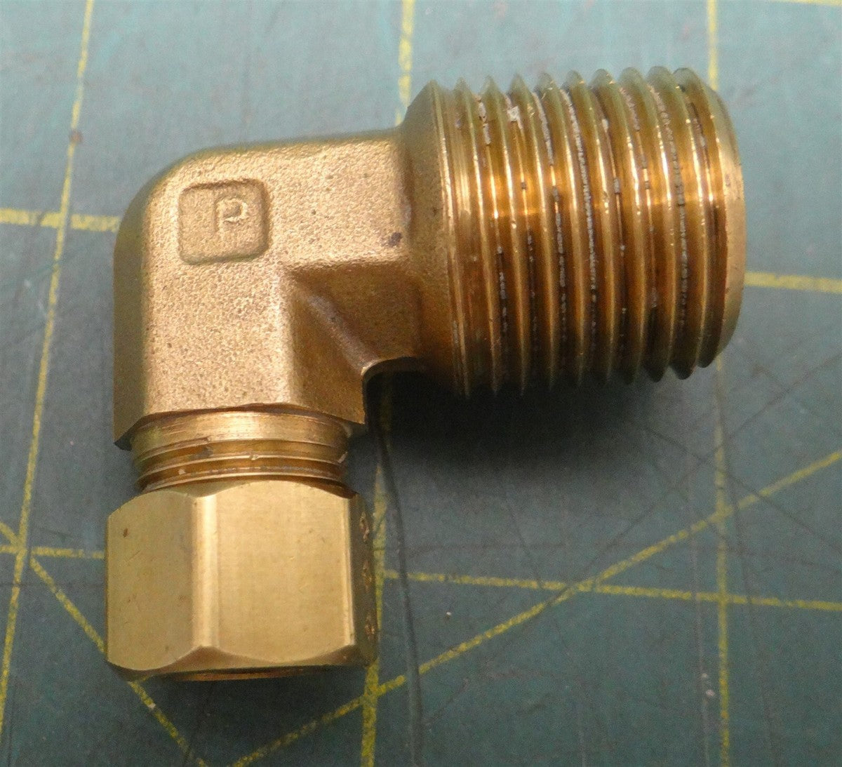 Parker Hannifin 3/8" Tube OD x 1/2" Male NPT Brass 90° Elbow Pipe Fitting