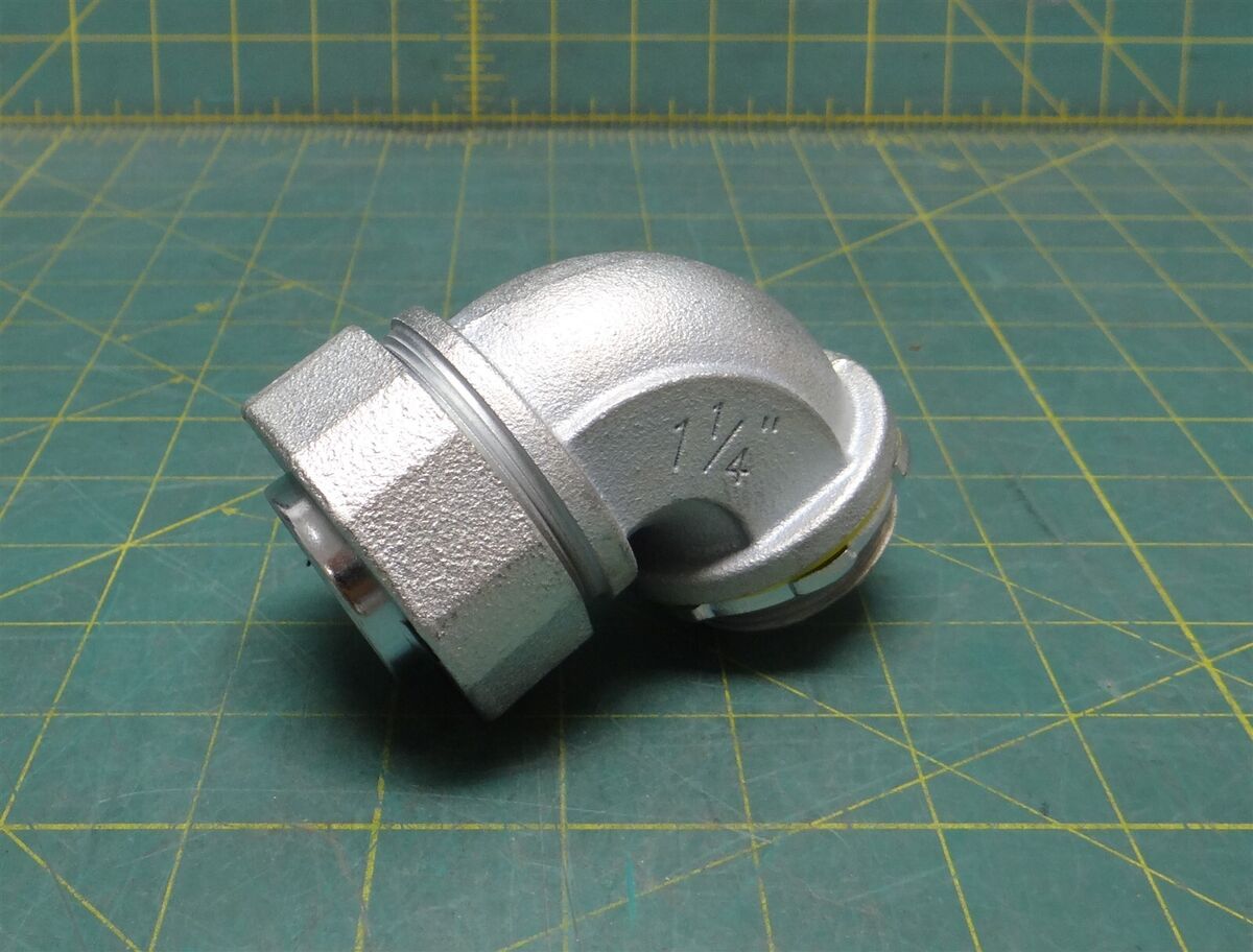 1-1/4" Liquid Tight Malleable Iron 90° Elbow Connector 3.75"L x 3.75"H x 1.25"W