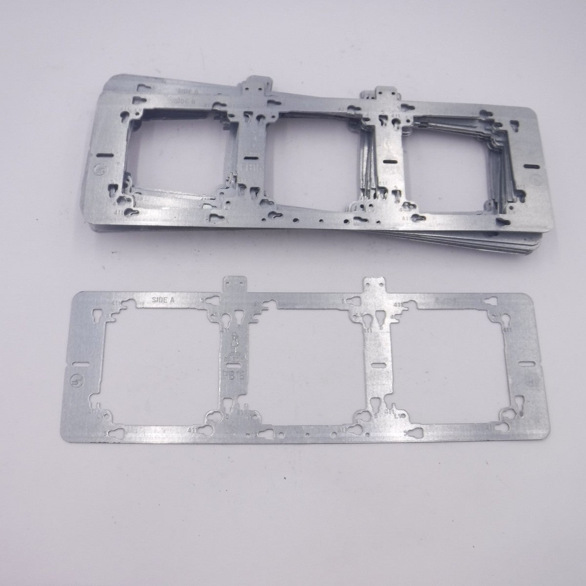 16 Pack nVent Caddy FB16 Flat Rigid Box Supports