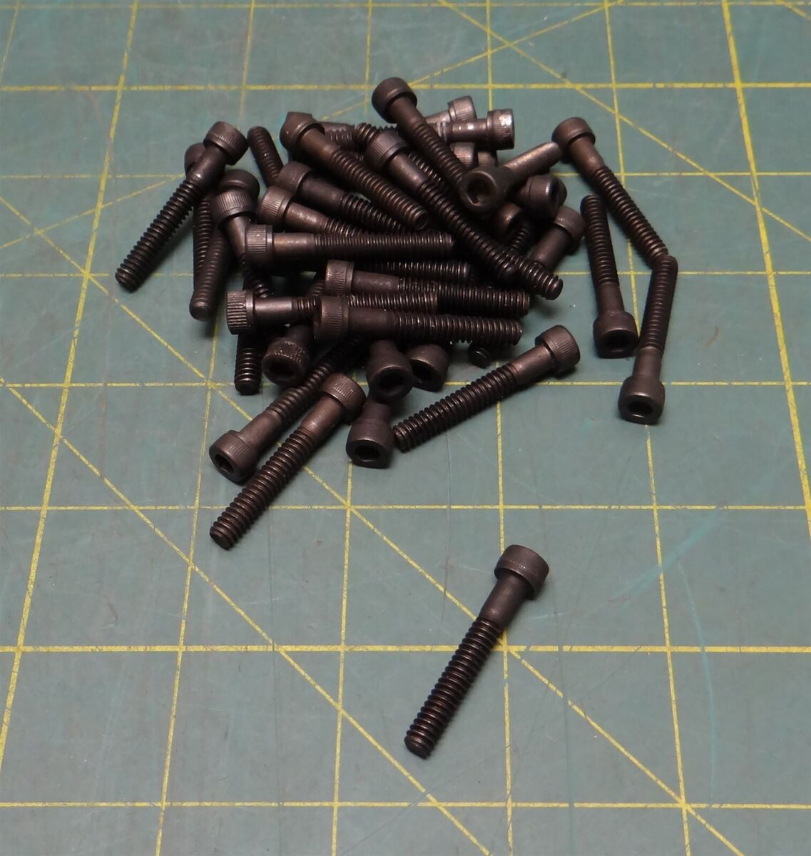 (Lot of 40) 10-24 x 1-1/4" Length Black-Oxide Plated Steel Socket Head Screw
