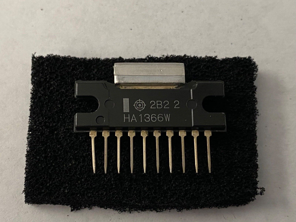 Hitachi HA1366W 5.5 watt audio power amplifier integrated circuit