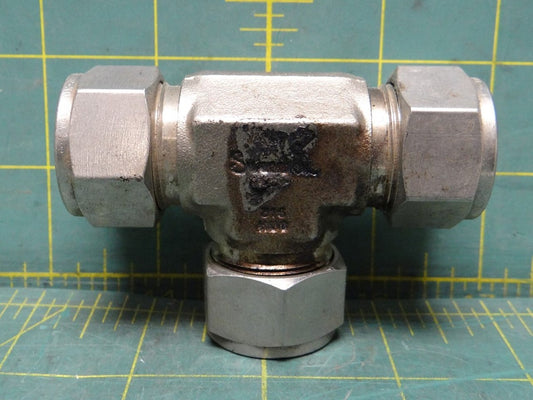 316 Stainless Steel Swagelok SS-1210-3 Tube Fitting, Union Tee, 3/4 in. Tube OD