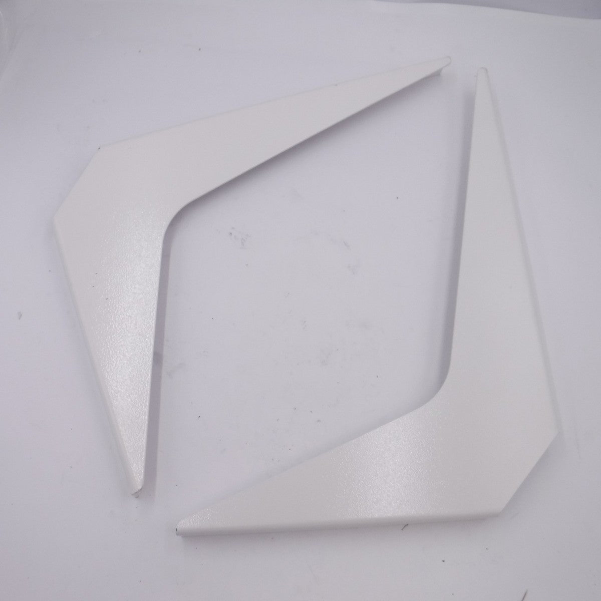 2 Pack Futuba White Heavy Duty Workstation Bracket 72531 82 150 15" x 21"