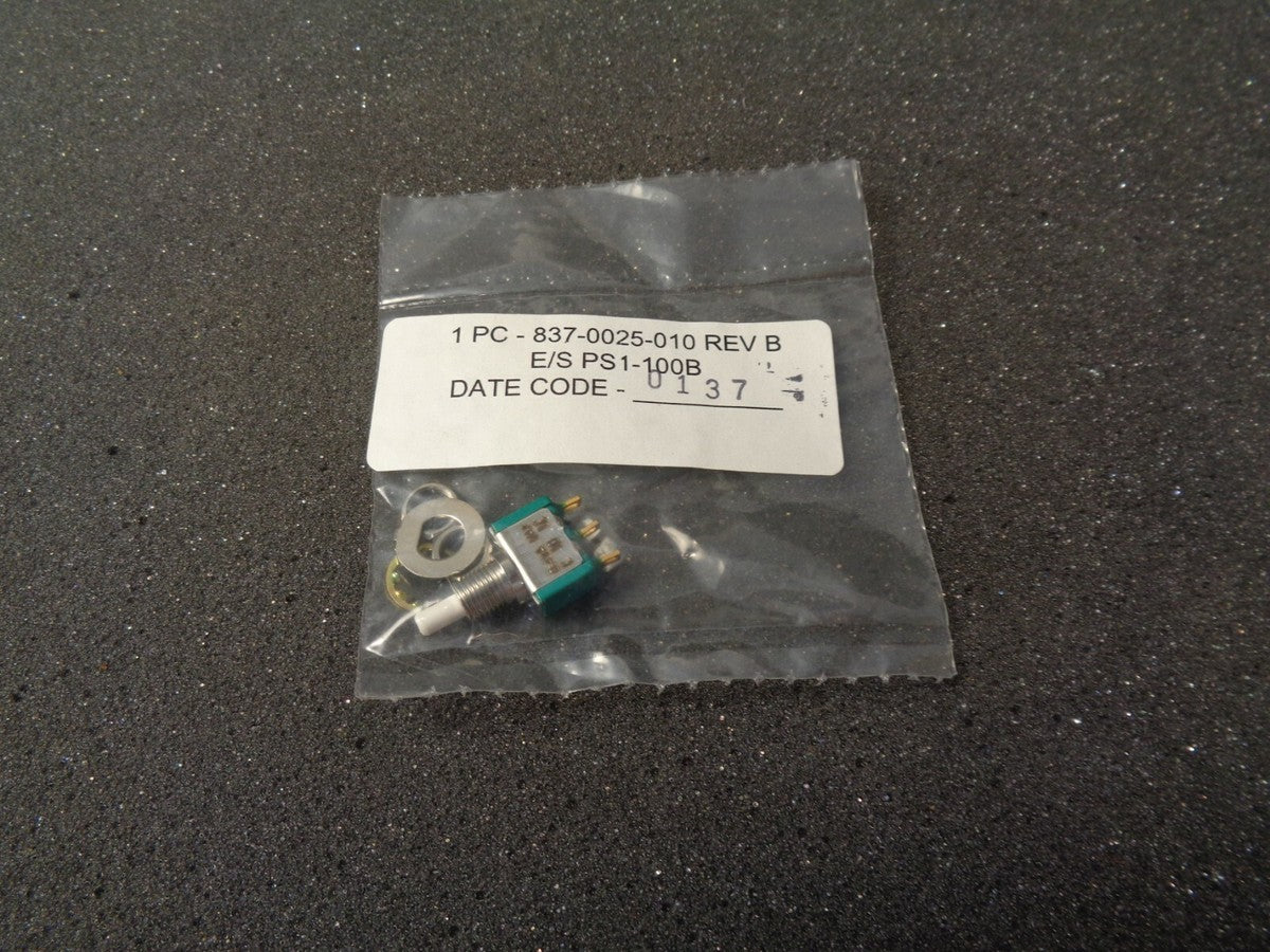 Electroswitch PS1-100B SPDT On-Mom 28V Panel Mount, Rear Lot Of 4