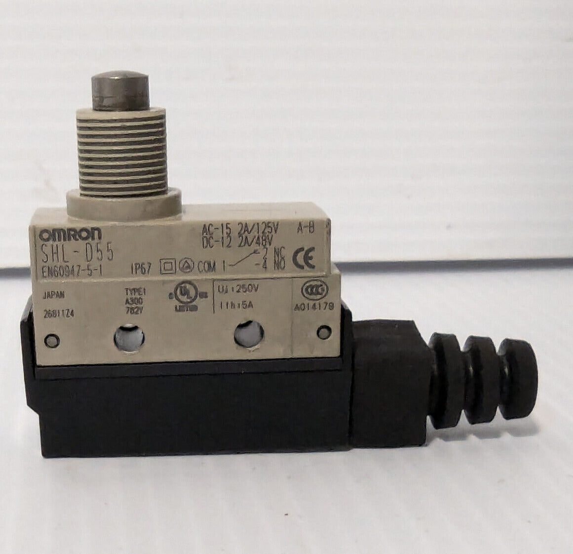 Omron SHL-D55 roller plunger limit switch, EN 60947-5-1, 250V