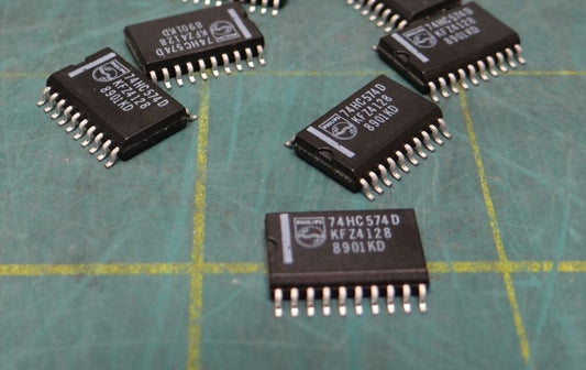 5 Count Philips 74HC/HCT574 Octal D-type flip-flop positive edge-trigger