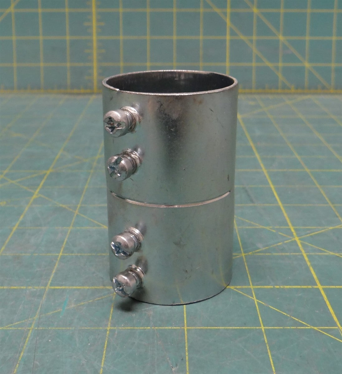 1-1/2" Straight EMT Zinc Plated Steel Set Screw Coupling, 3" Length 2-1/4" Wide