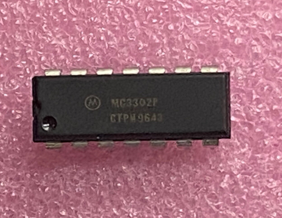 Motorola MC3302P quad single supply comparators Integrated Circuit