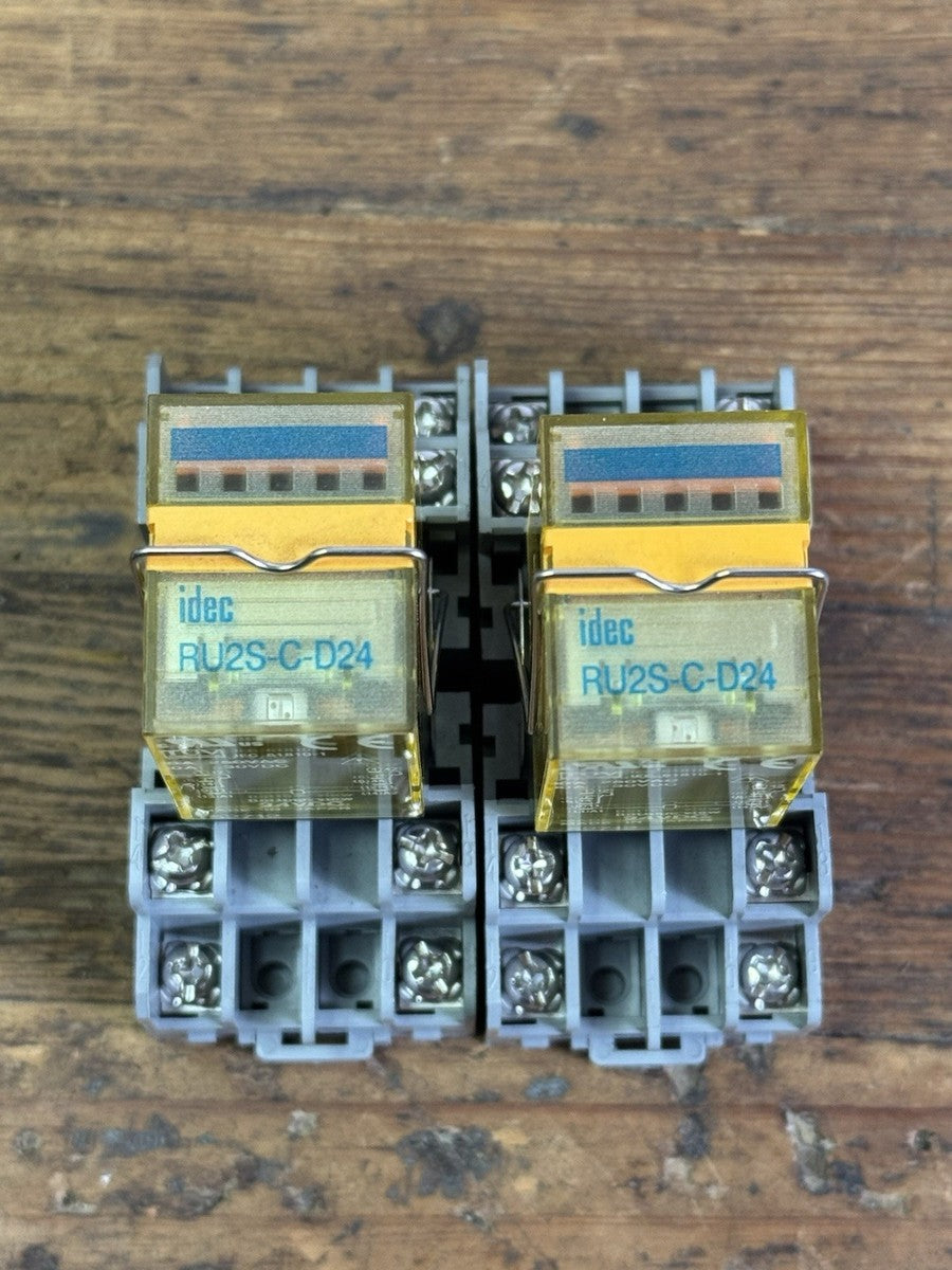 (QTY 2) IDEC RU2S-C—D24 Relay With SM2S-05 Base Plug-In DPDT 10A 24VDC