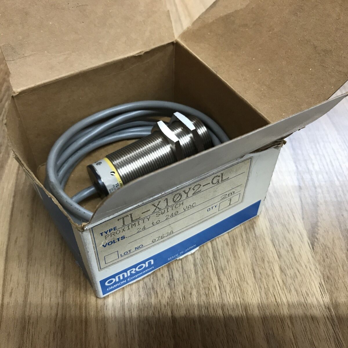 OMRON TL-X10Y2-GL / TLX10Y2GL (NEW IN BOX) PROXIMITY SWITCH 24 TO 240 VAC