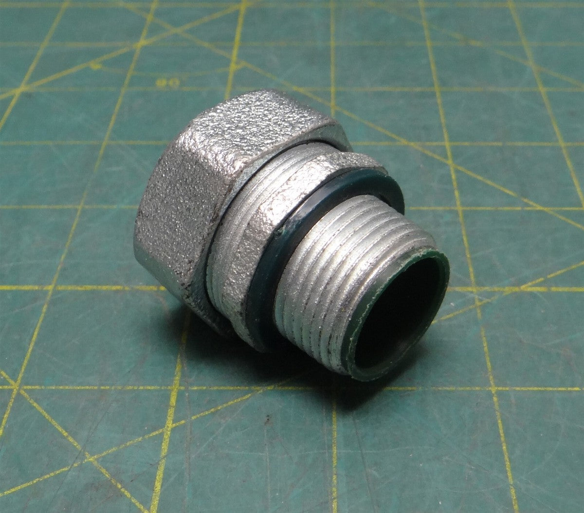 3/4" Straight Liquid Tight Zinc Plated Steel Insulated Conduit Connector 2" Long