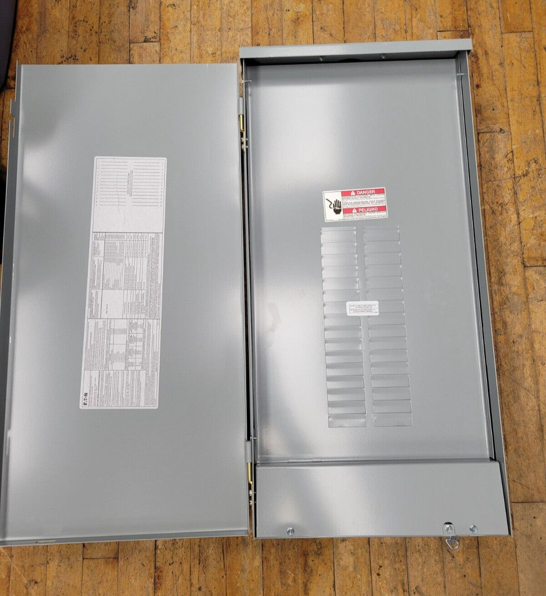 Eaton CH12L200R Load Center 200A 12 Space 24 Circuit Raintight 1PH 3W 120/240V