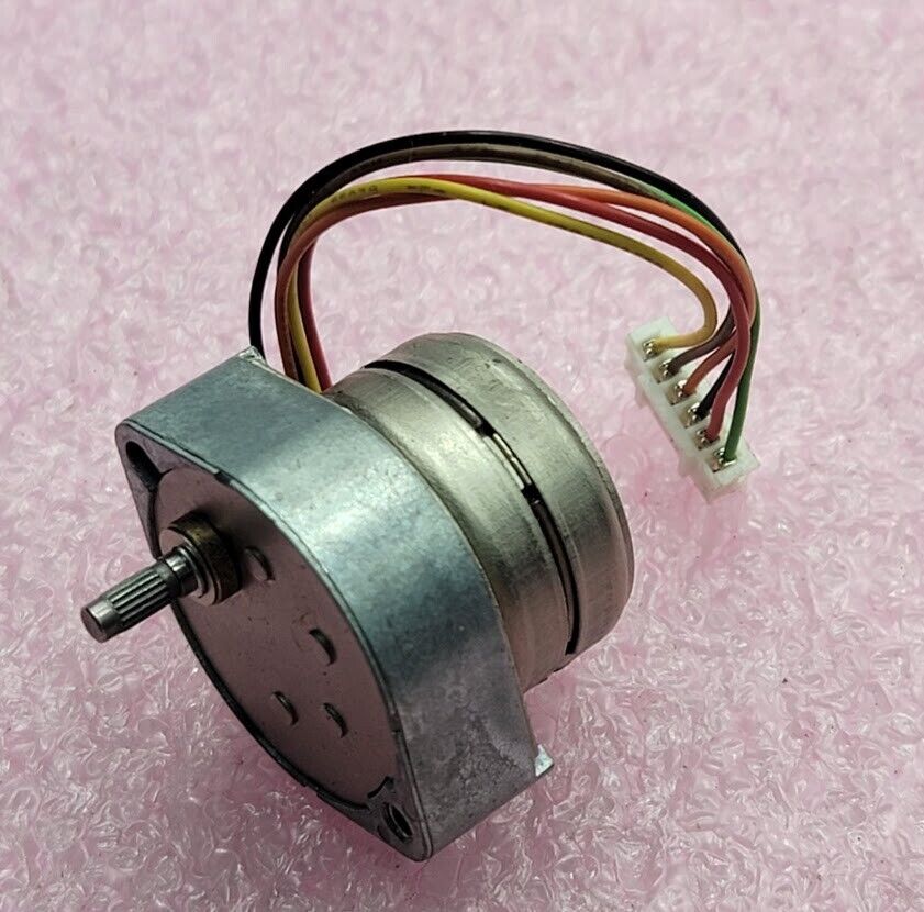 Lot of 10 PORTESCAP - GC26M048A30V - 26M048A30V - Motor, Stepper. 5V, 10:1 4P 6W