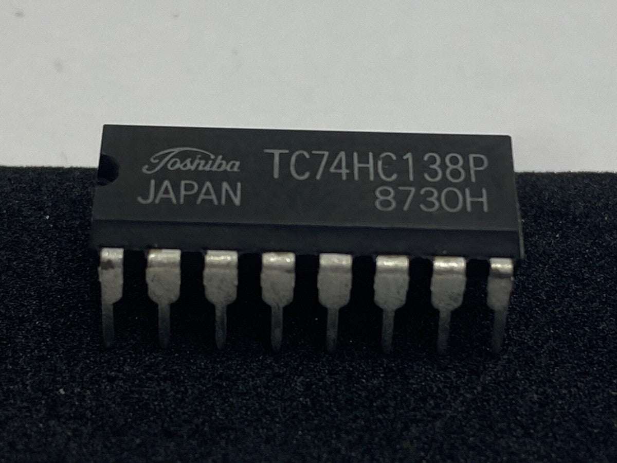 Toshiba TC74HC138P 3-line to 8-line decoders/demultiplexers Integrated Circuit