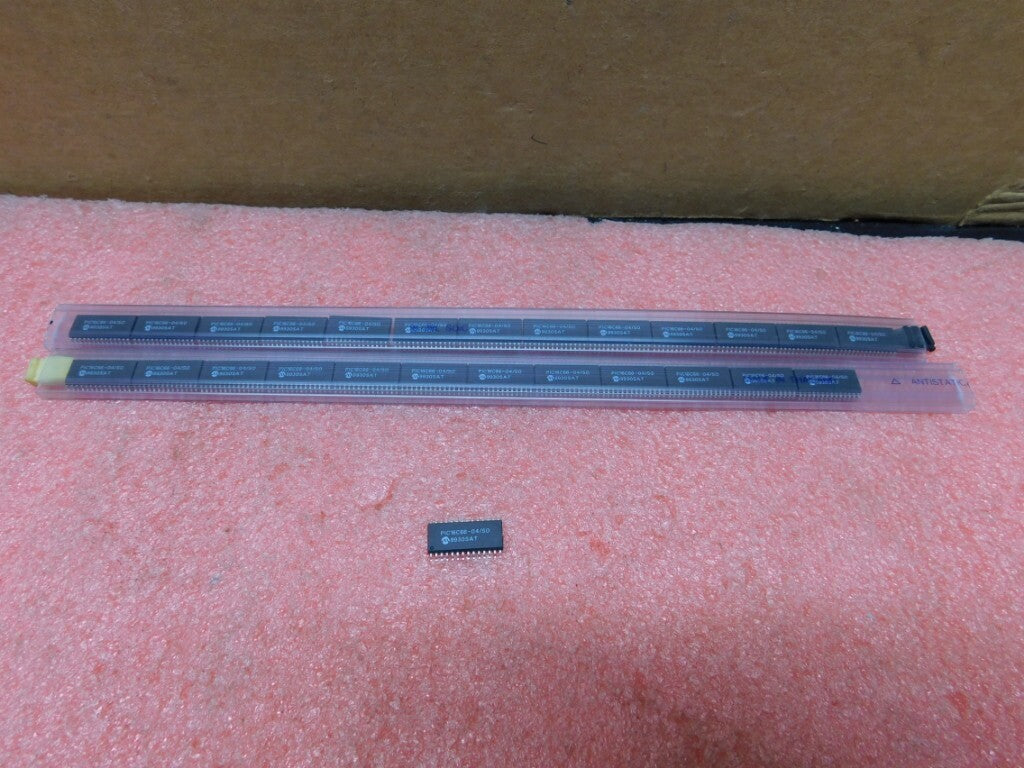 (25) Microchip PIC16C66-04/SO 8 Bit SOIC Microcontroller - Lot of 25 - Qty Avail