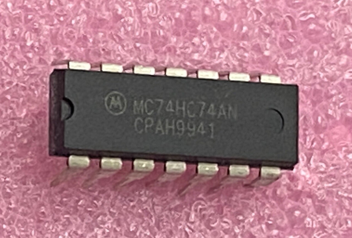 Motorola MC74HC74AN dual D flip-flop set/reset Integrated Circuit