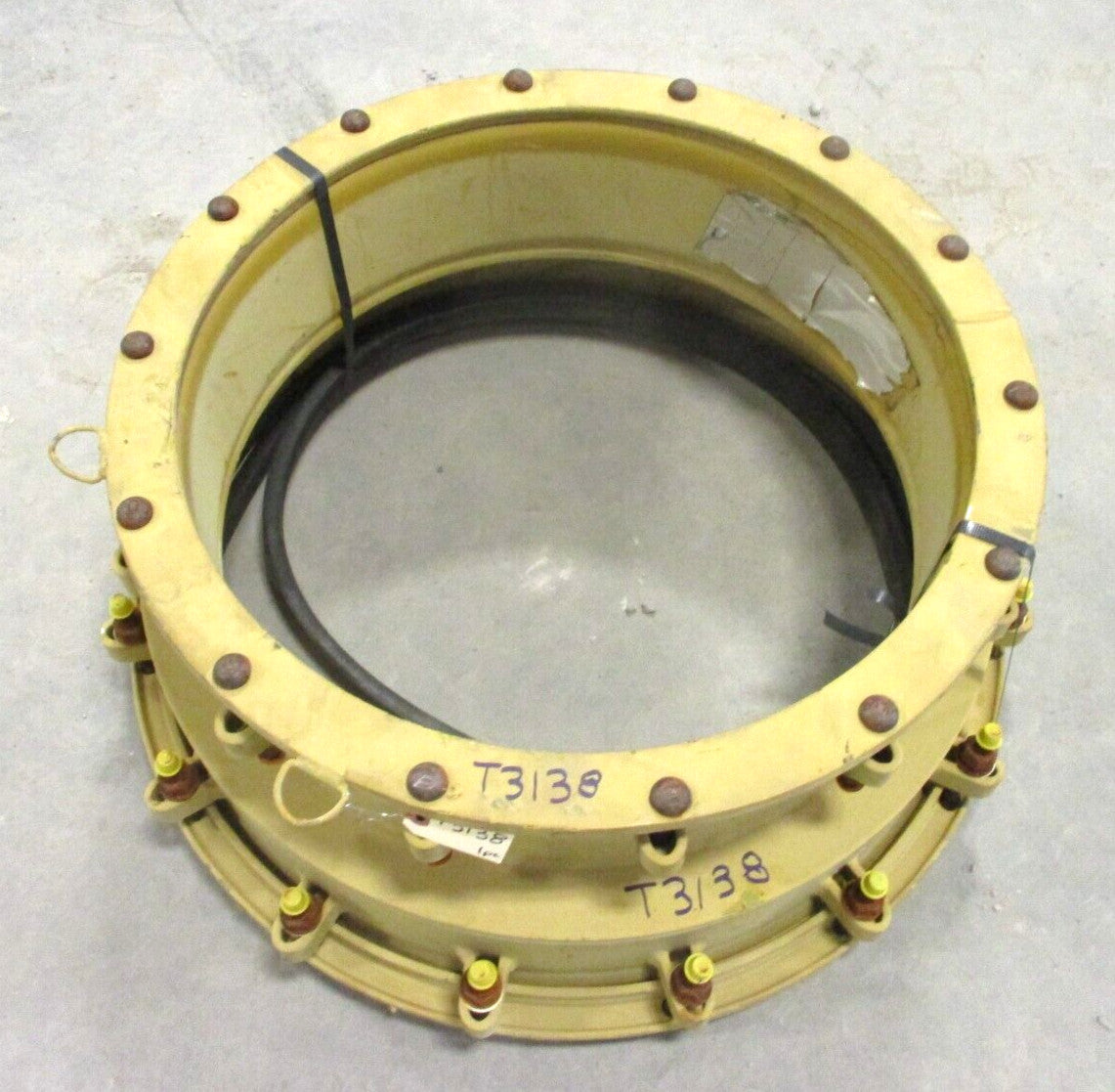 ROMAC RC400 24" Plain End Reducing Pipe Coupling (29" Concrete Pipe OD x 24" OD)