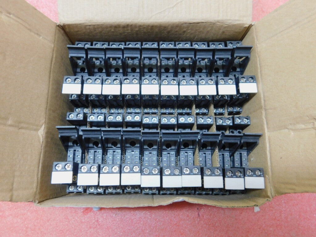 (20) NEW IDEC SQ2V-07B DIN Mount Relay Socket -- 10A 300VAC -- Lot of 20