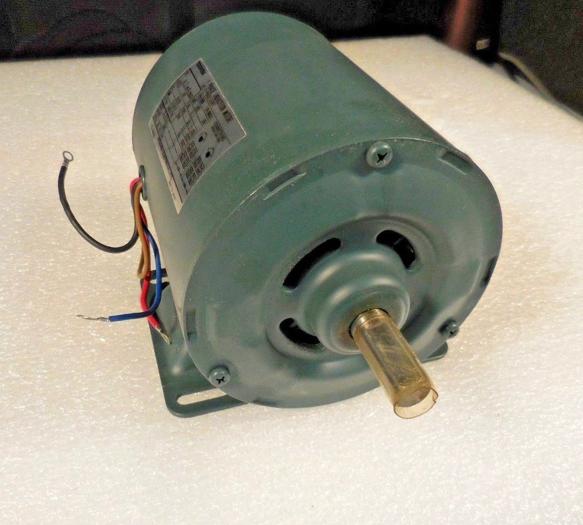 Toshiba SIK-DBKK8 1-Phase Induction Motor (0.2kW, 4-Poles, 100V, 50/60Hz)