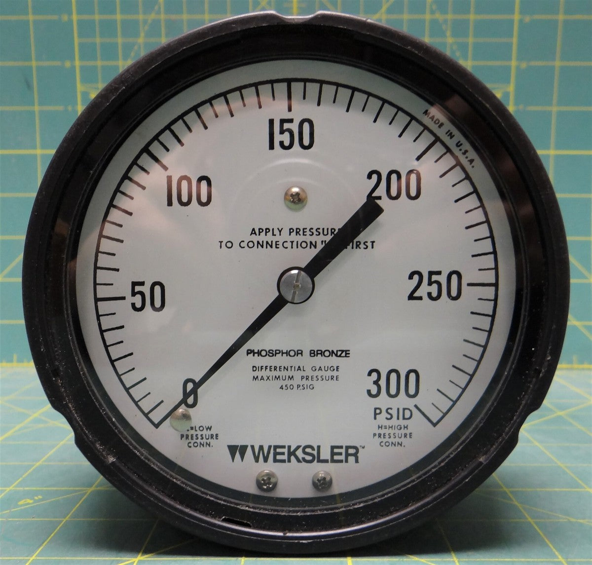 Weksler 4-1/2" Differential Pressure Gauge 0-300 PSID Rear 1/4" NPT BD14PPJ4RWXX