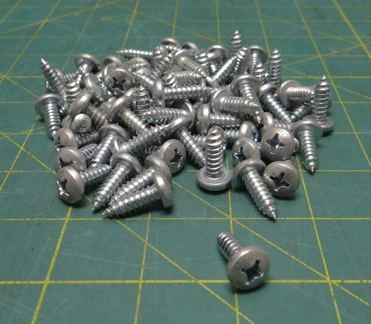 (Lot of 90) #12 x 3/4" Length Zinc-Plated Steel Phillips Rounded Head Screws
