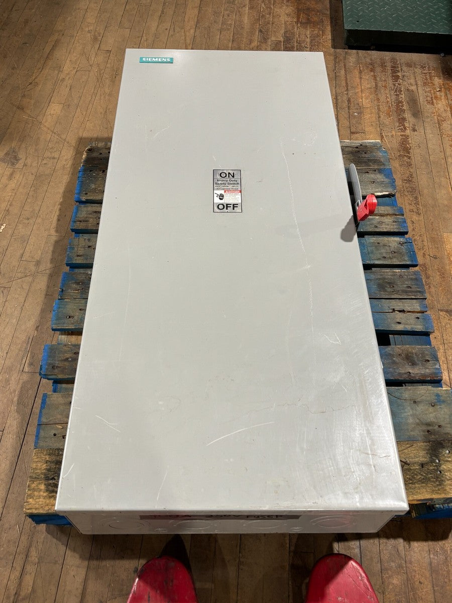 Siemens HF325N Fusible Safety Disconnect Switch 400A 240V 3P 3PH Type 1 Indoor