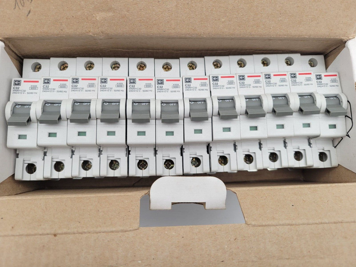 12 Piece Box Cutler Hammer  WMM1C32 Miniature Circuit Breaker 32 Amp 1 Pole 6kA