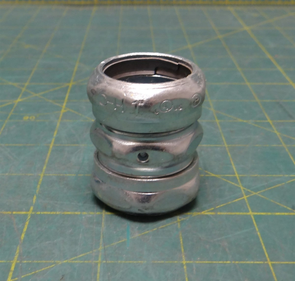 1" Crouse Hinds Thin Wall EMT Conduit Compression Coupling, Zinc Plated Steel
