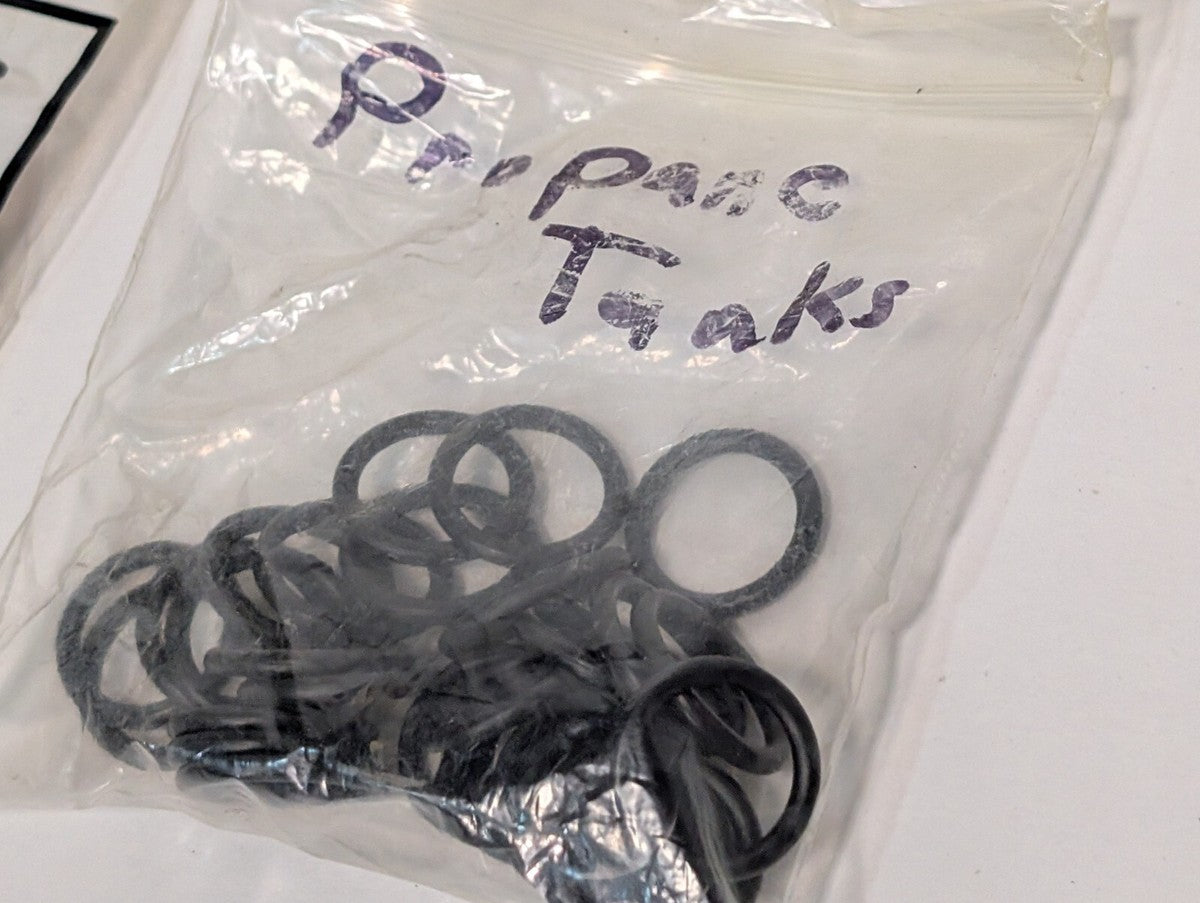 1 Package 20+ Unidentified Small O-Rings, See Pictures to Approximate Size