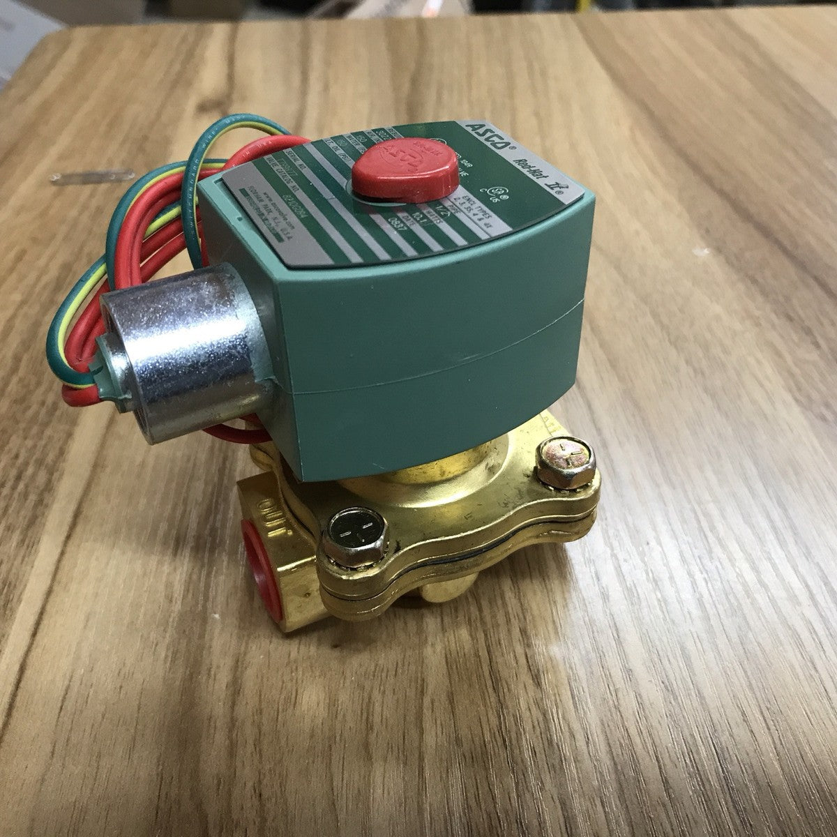 ASCO Solenoid Valve 8210G94 / 8210G094, 1/2" NPT, 120V Watertight Coil, 3UL13