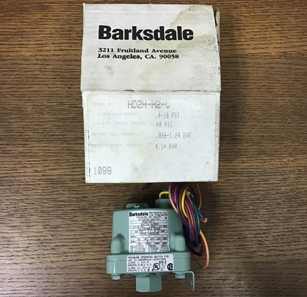 BARKSDALE HD2H-H2-C / HD2HH2C Pressure Or Vacuum Actuated Switch New Old Stock