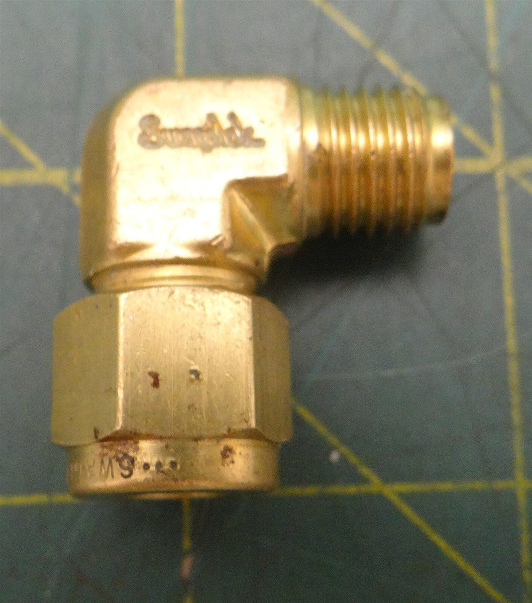 Swagelok B-400-9 Brass 1/4" Tube OD 90° Elbow Union Tube Fitting Missing 1 Nut