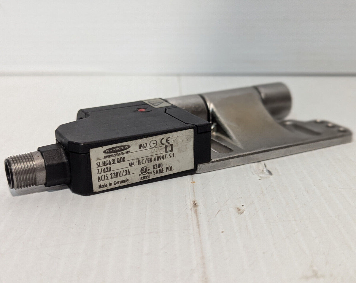 Banner SI-HG63FQDR Hinged Safety Interlock Switch, 230VAC 