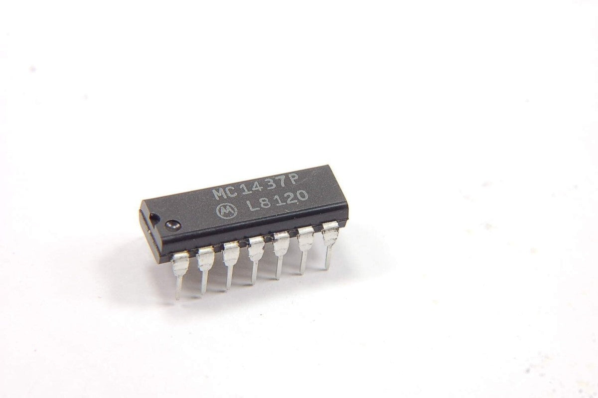 Lot of 2 - Motorola  MC1437P  IC, Dual Matched Operational Amplifier. DIP14, New