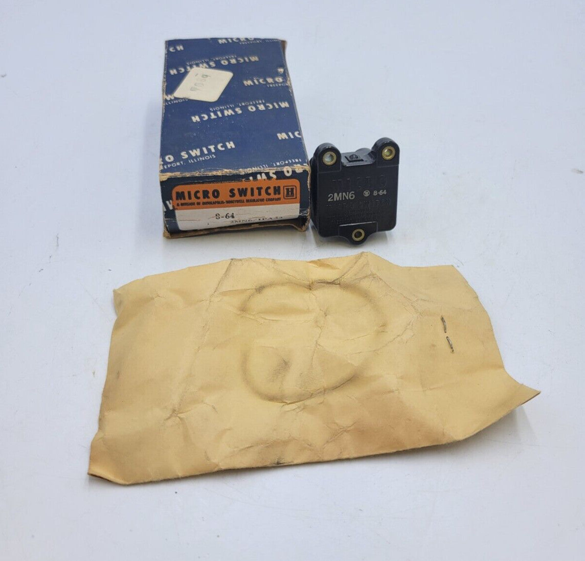 Honeywell 2MN6/IPA33 Contact Block For Use With Limit Switch 4-Pin 1" x 1" x 1"