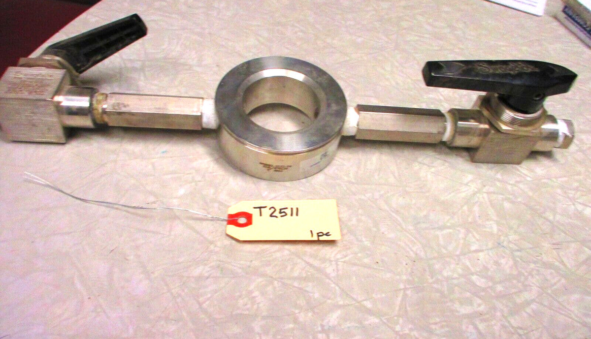 Rosemount DP0002-2122-S6 2" ANSI Ring Orifice Carrier w/ (2) Swagelok SS-45F8