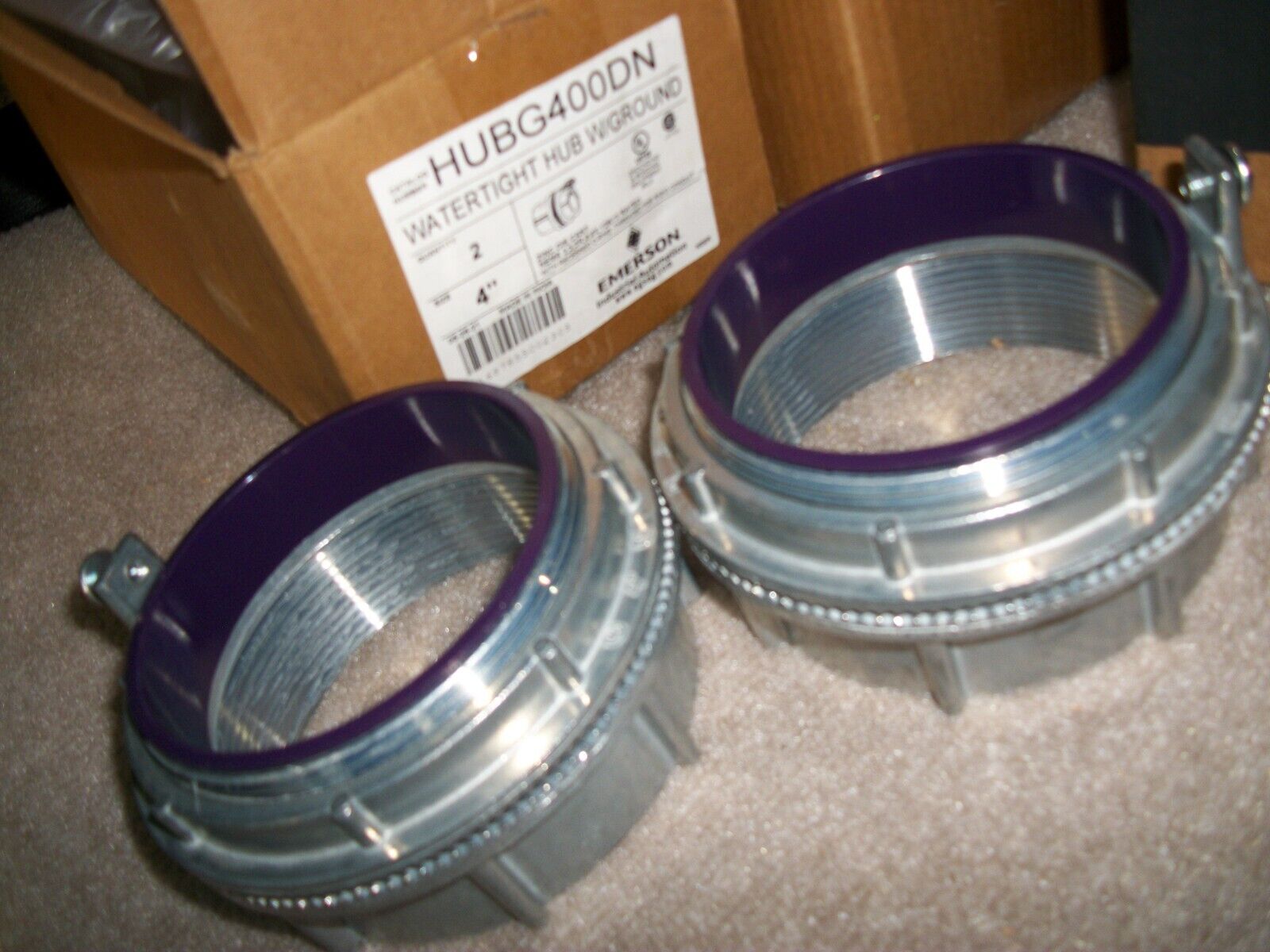 NEW BOX OF 2 EMERSON 4 INCH WATERTIGHT HUB W/GROUND  CAT# HUBG400DN ZINC