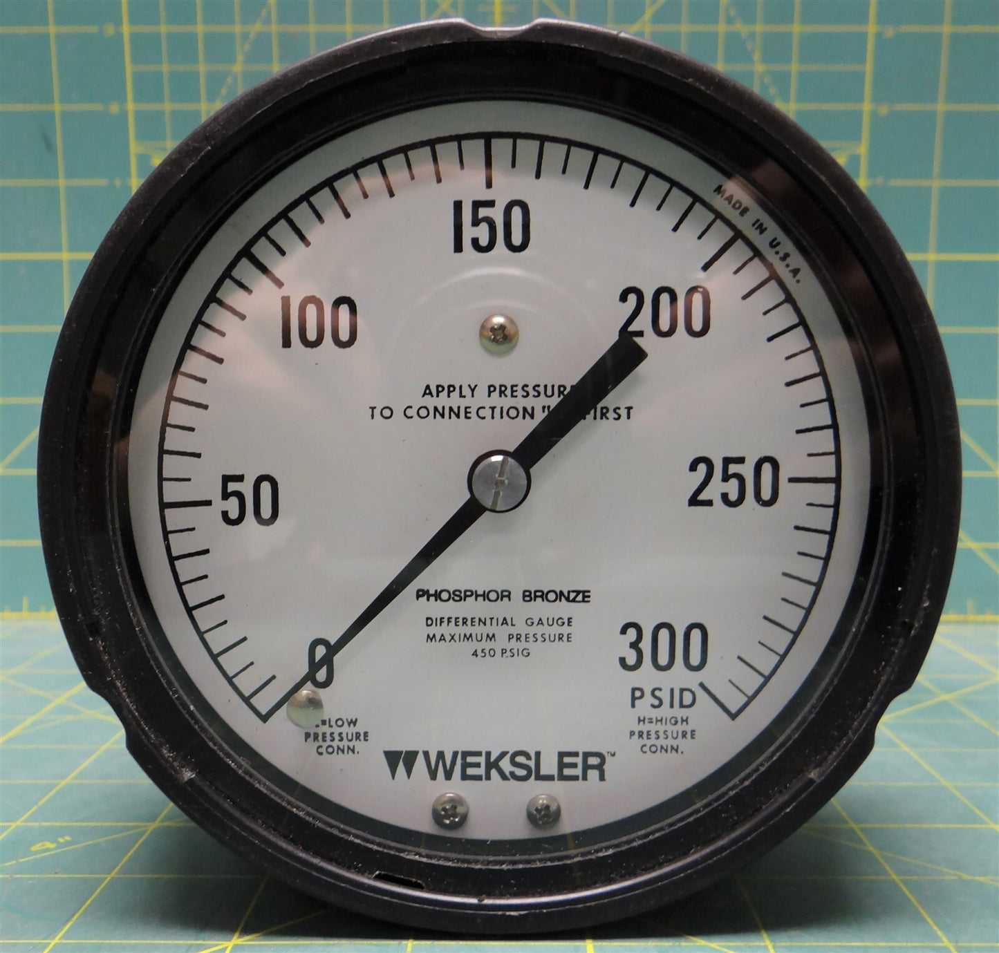Weksler 4-1/2" Differential Pressure Gauge 0-300 PSID Rear 1/4" NPT BD14PPJ4RWXX