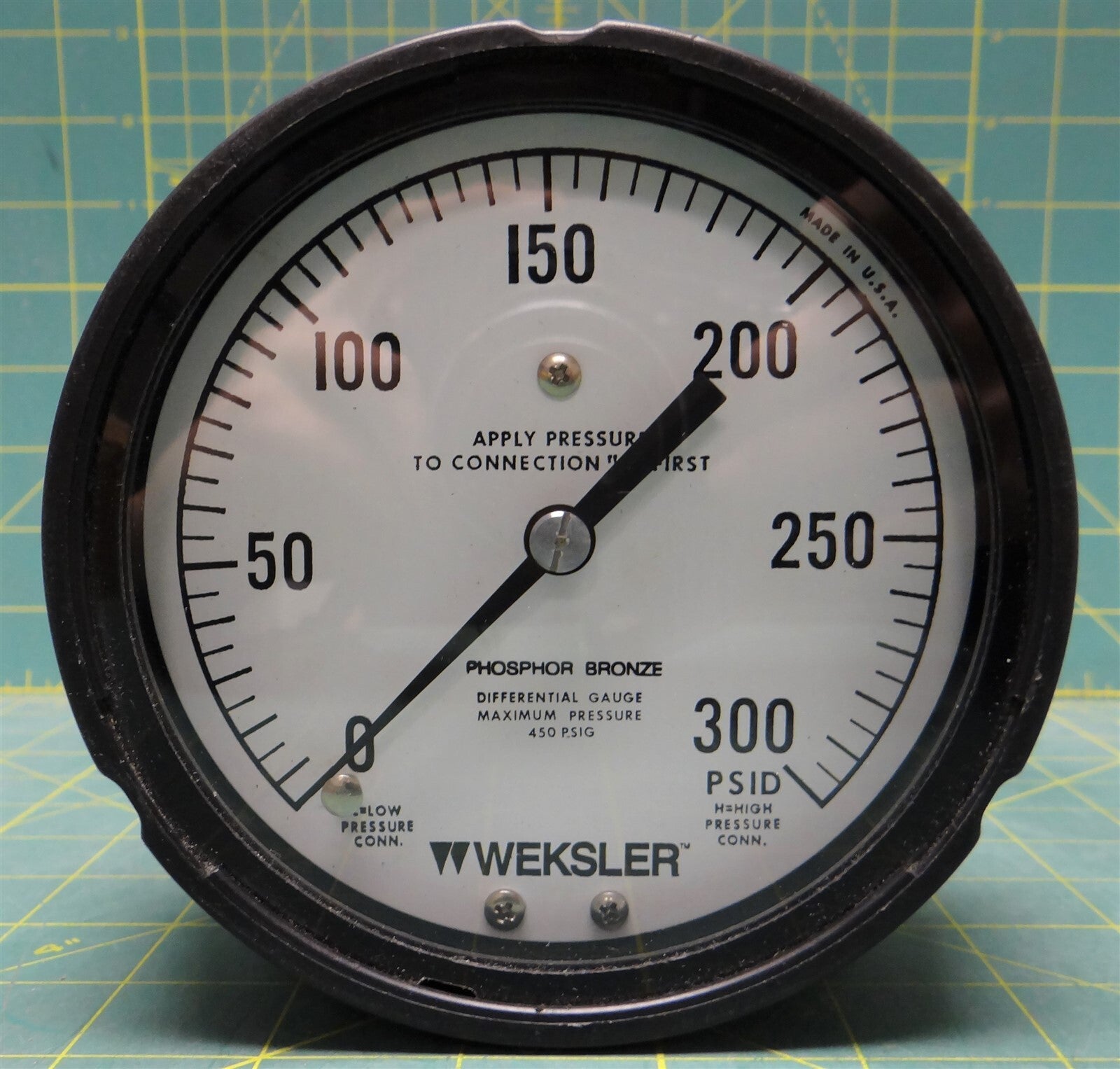 Weksler 4-1/2" Differential Pressure Gauge 0-300 PSID Rear 1/4" NPT BD14PPJ4RWXX