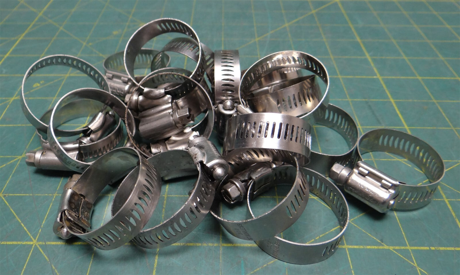 (Qty: 16) SAE #16 13/16-1-1/2" Stainless Steel Hose Clamp 21-38mm 1/2" Width