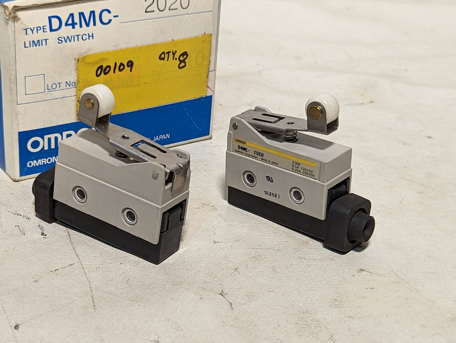 Lot of 2 omron D4MC-2020 limit switches, A300, 0.5A 125VDC, 0.25A 250VDC