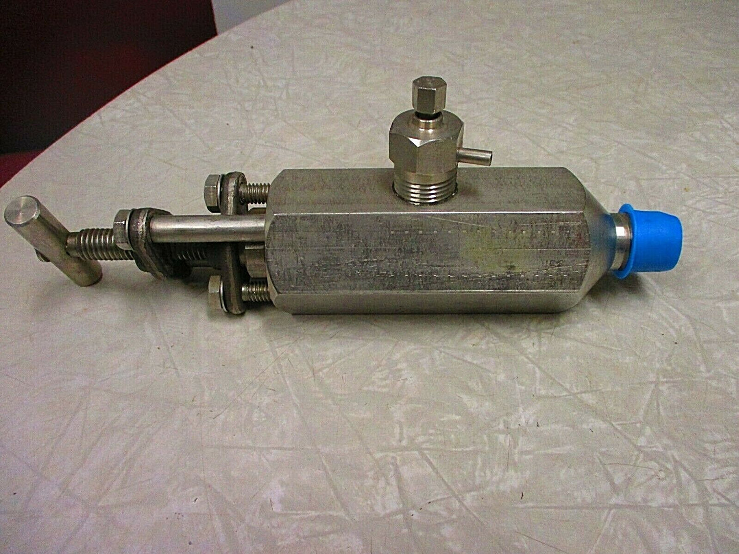 Orifice Block Gauge Valve | HEX HG651U313B413 | 1/2 MNPT X 1/2 FNPT | 6980 psi 