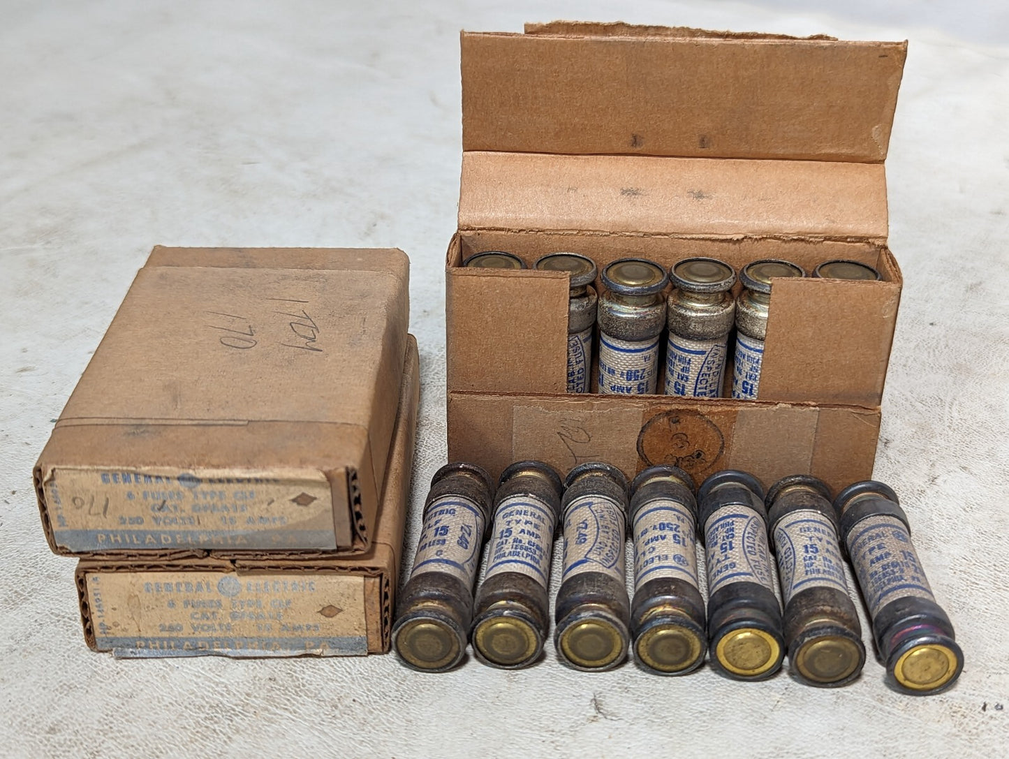 Lot of 25 GE GF6A15 fuses, 15A, 250V or less